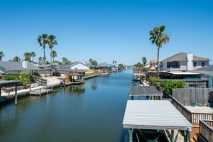 Laguna Getaway Boater & Pet Friendly Canal Home