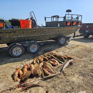 Texas Bowfishing Night with Slick Rock Outfitters