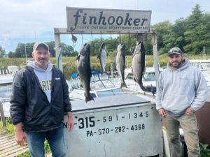 Hunter Group Battles King Salmon on Lake Ontario