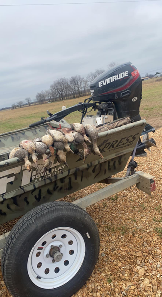 Our Oklahoma waterfowl hunting guide ensures a fully guided and memorable hunt every time.