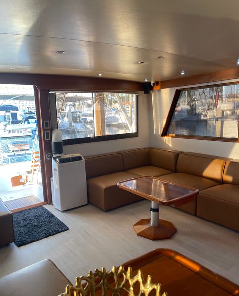 Comfortable cruising quarters ready for San Diego adventures.
