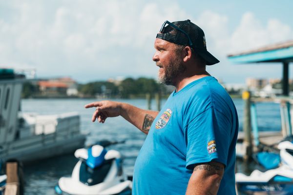 Rent Pontoons in Fort Walton Beach with Pelican Pontoon 