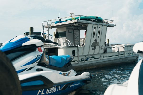 Rent Pontoons and Jet Ski in Fort Walton Beach with Pelican Pontoon 
