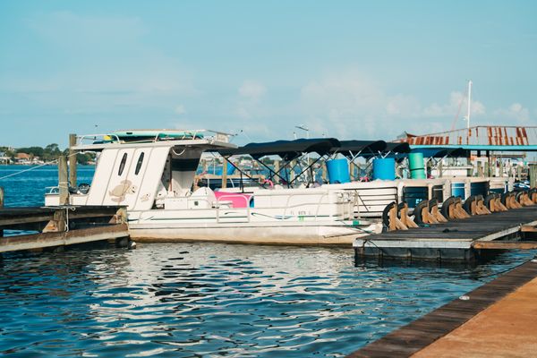 Rent Pontoons in Fort Walton Beach with Pelican Pontoon 