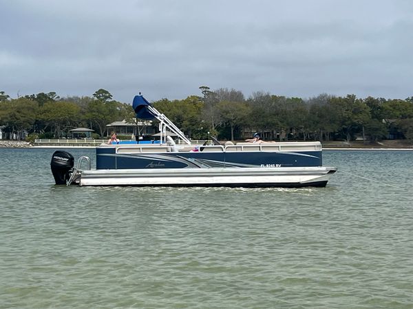 No stress, just boating