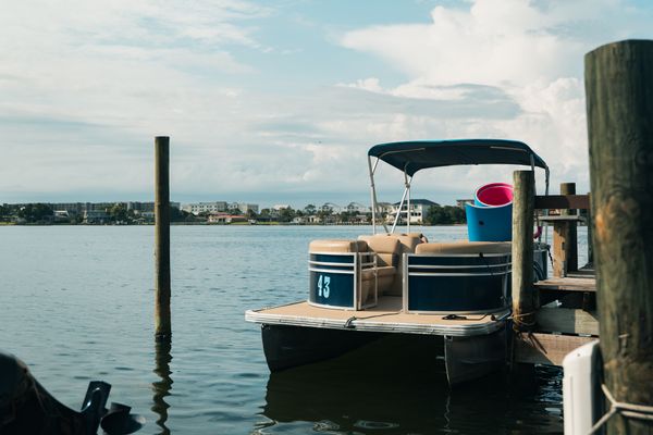 Rent Pontoons in Fort Walton Beach with Pelican Pontoon 