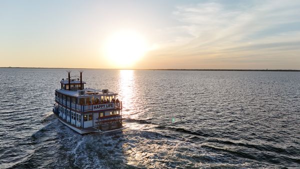 Whether it’s a wedding or a weekend, we make your Destin private party cruise unforgettable