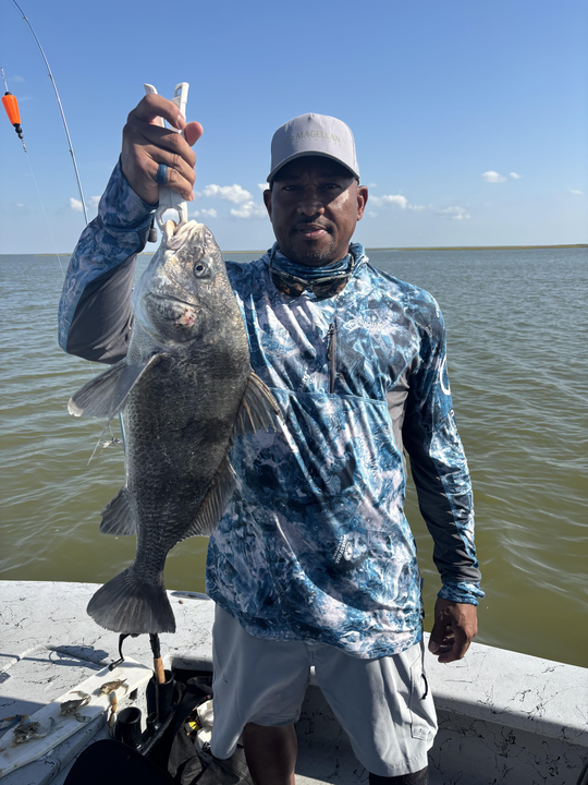 Exciting black drum action using light tackle and jigging - best conditions for a great catch!