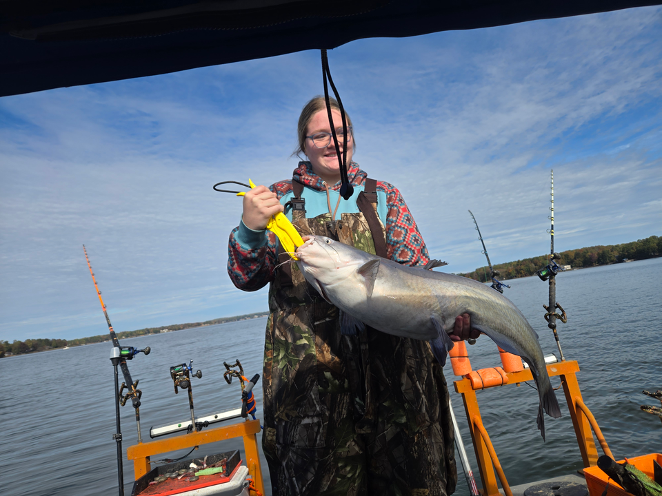 Great catch using trolling and heavy tackle! Partly cloudy conditions made for an exciting adventure on the water.