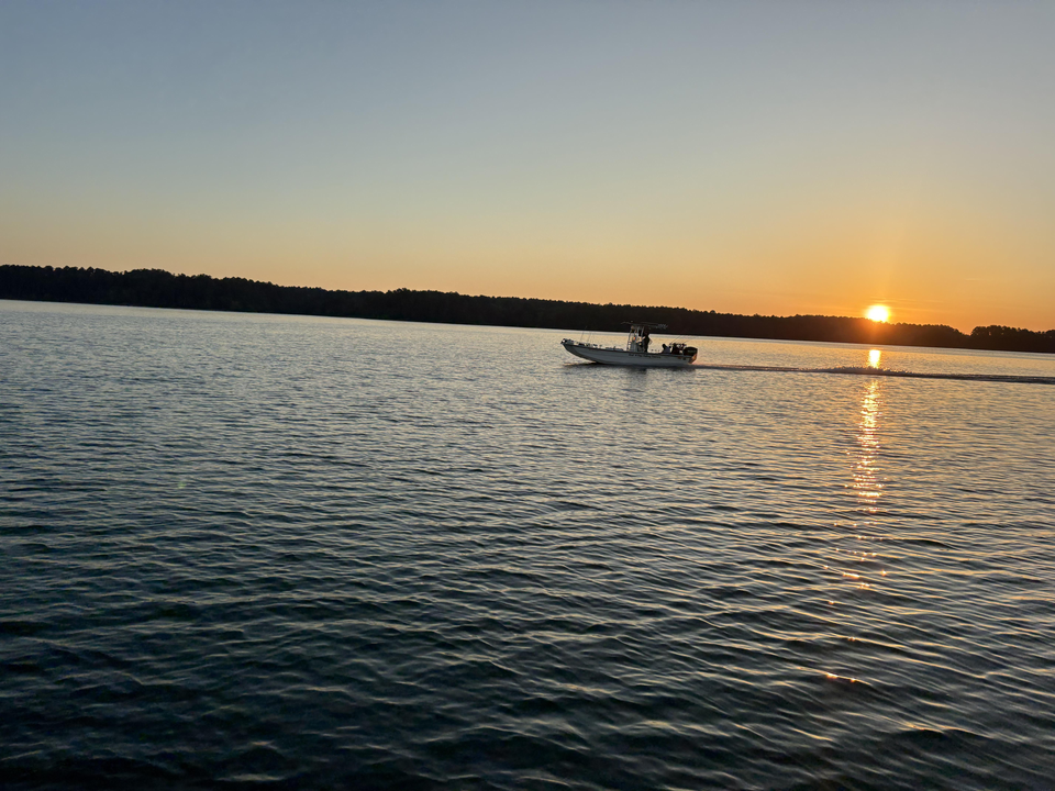 Clear skies and light tackle: the perfect recipe for a day on the water!