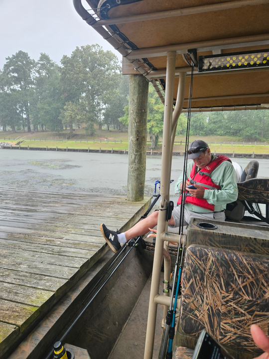 Drifting through clouds and currents for the best catch at Big Jim's!