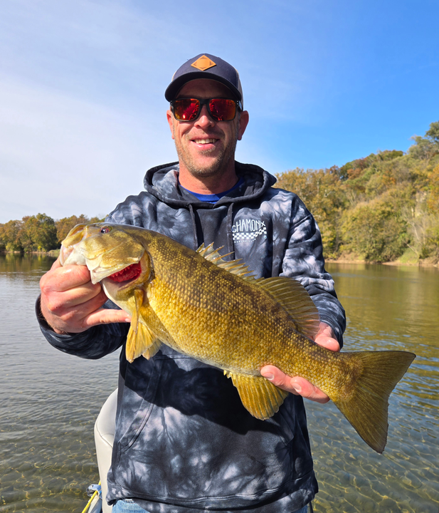 Nice smallmouth bass using jigging and fly fishing on a partly cloudy day!