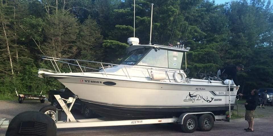 Motorboat (engine-powered)