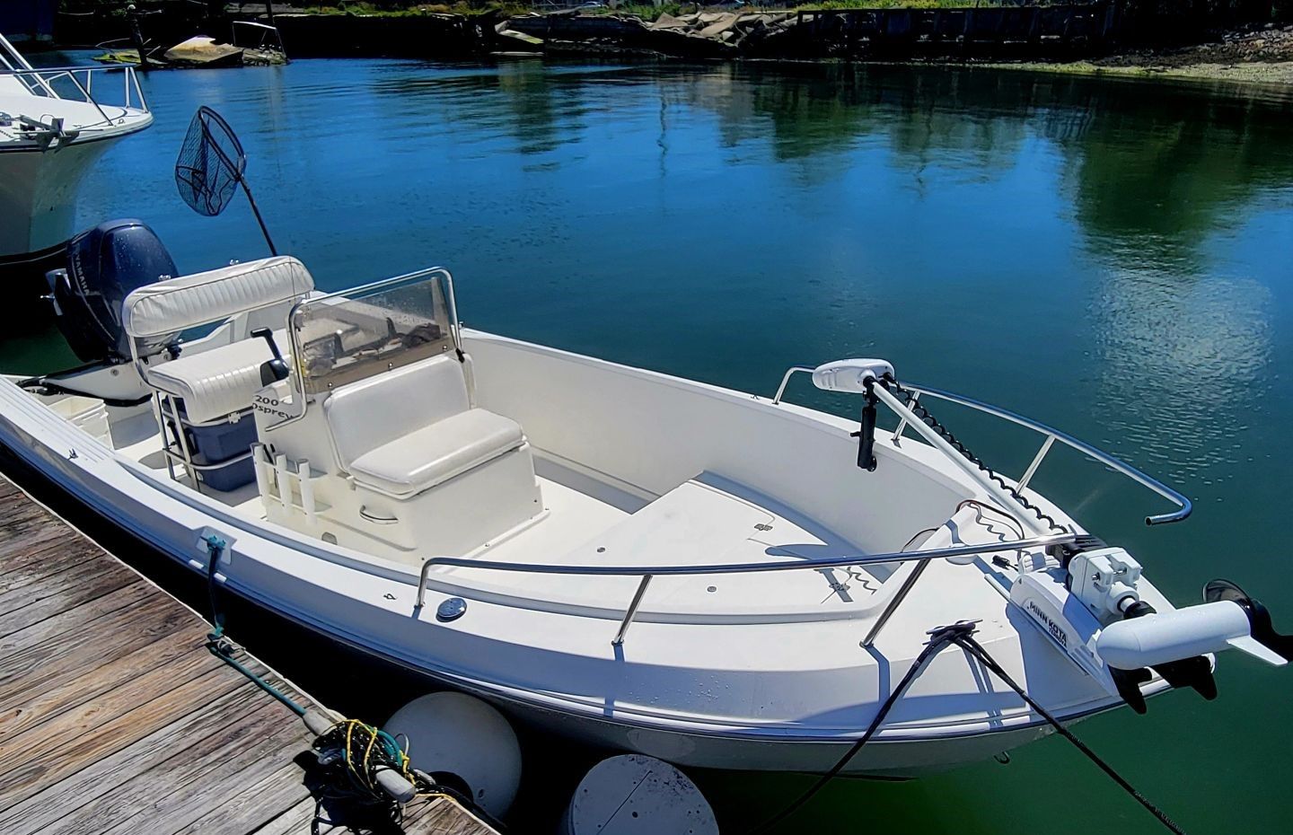 Motorboat (engine-powered)