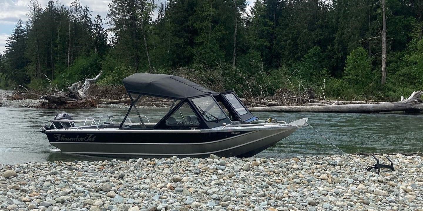 Motorboat (engine-powered)