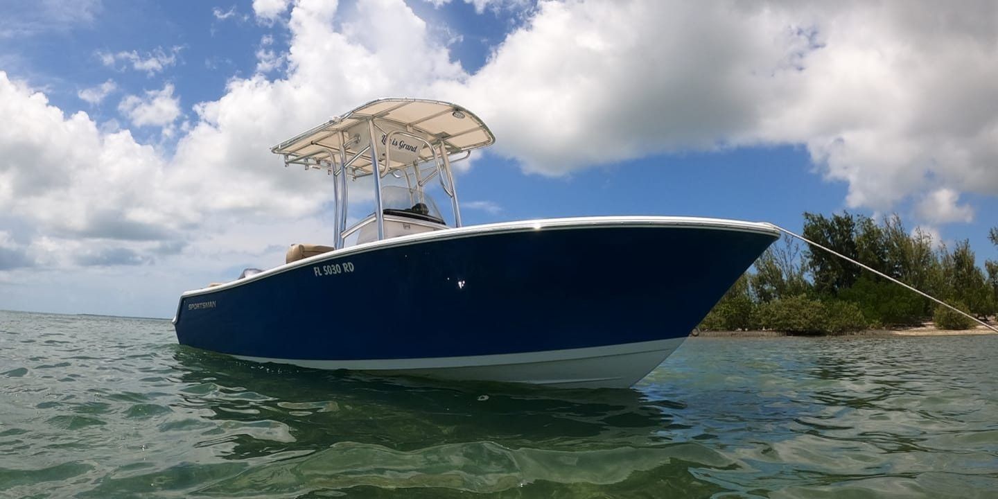 Motorboat (engine-powered)