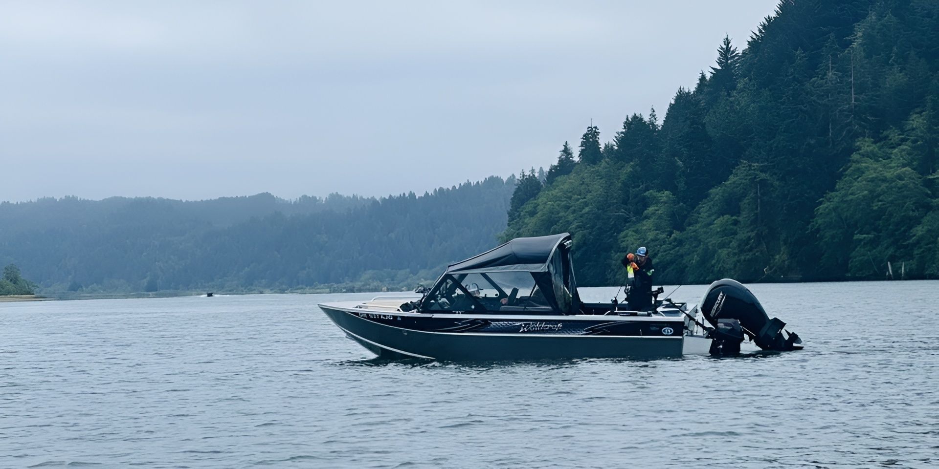 Motorboat (engine-powered)