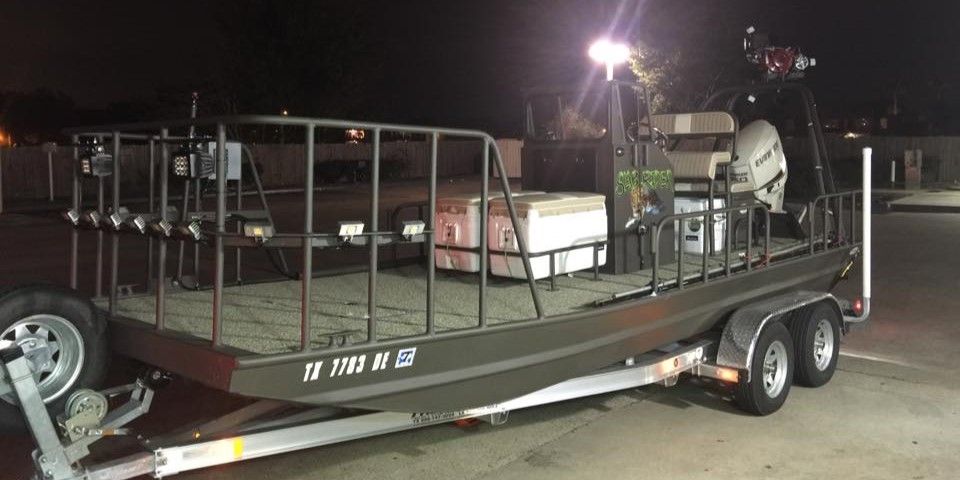 Motorboat (engine-powered)