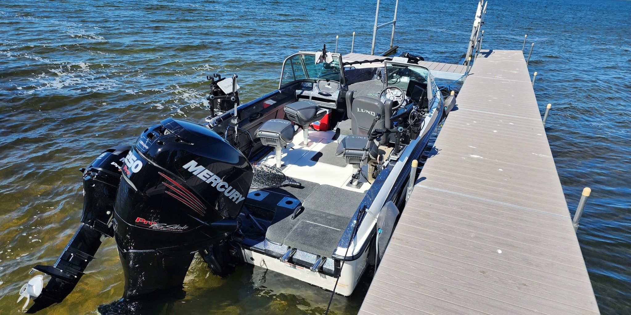Motorboat (engine-powered)