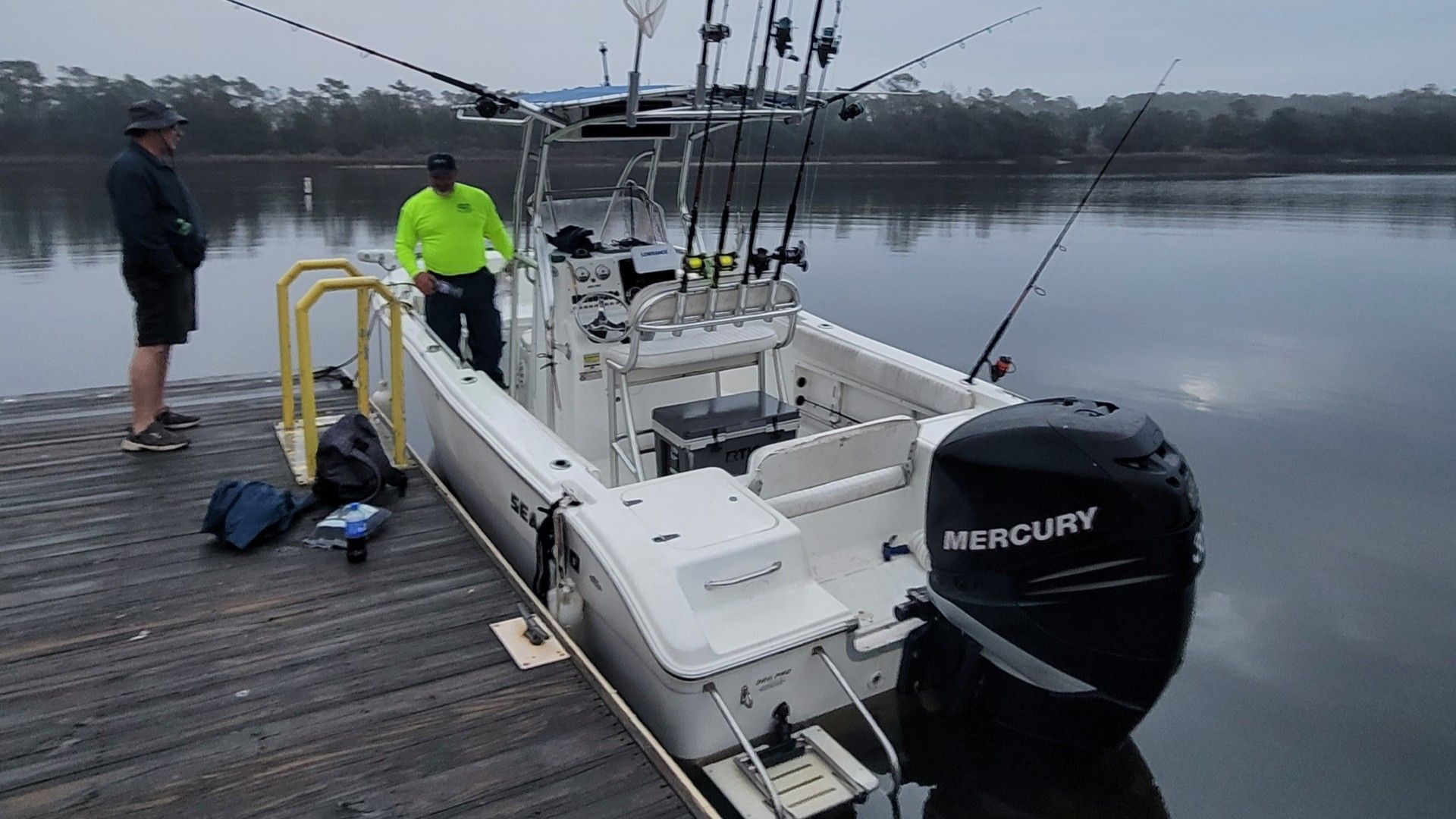 Motorboat (engine-powered)