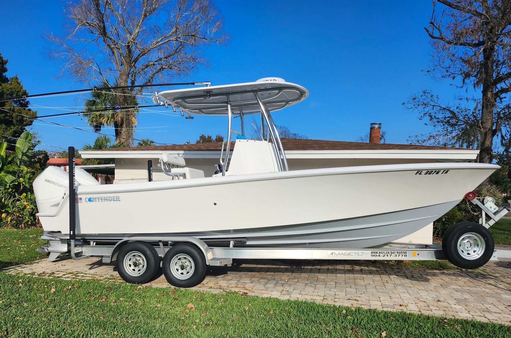 Motorboat (engine-powered)