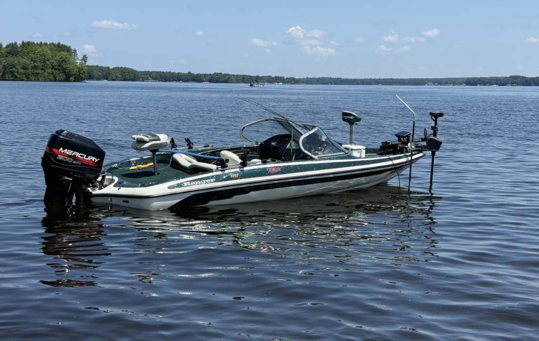 Motorboat (engine-powered)