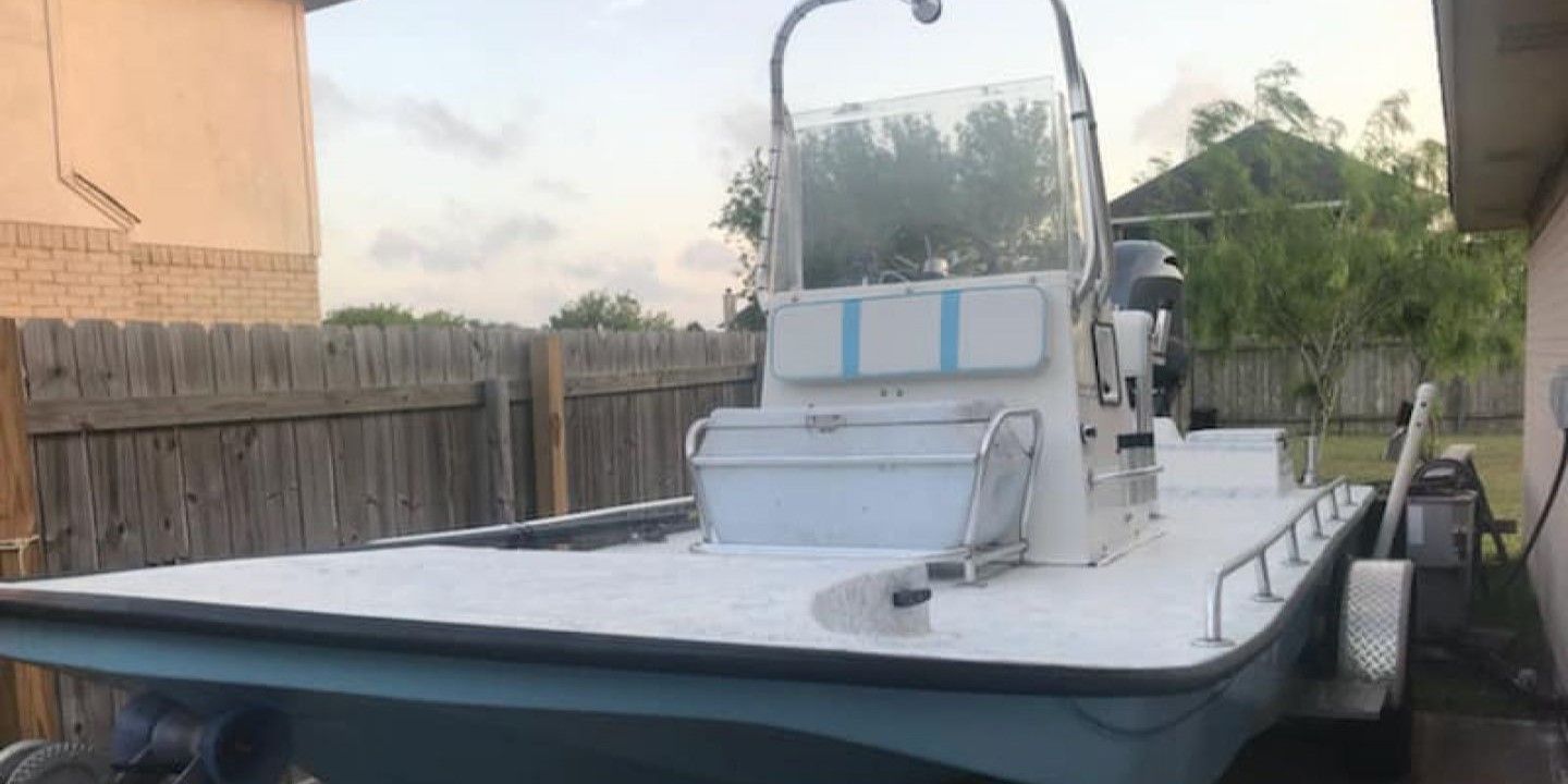 Motorboat (engine-powered)