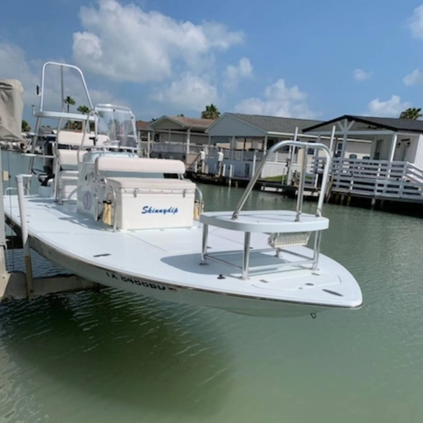 Motorboat (engine-powered)
