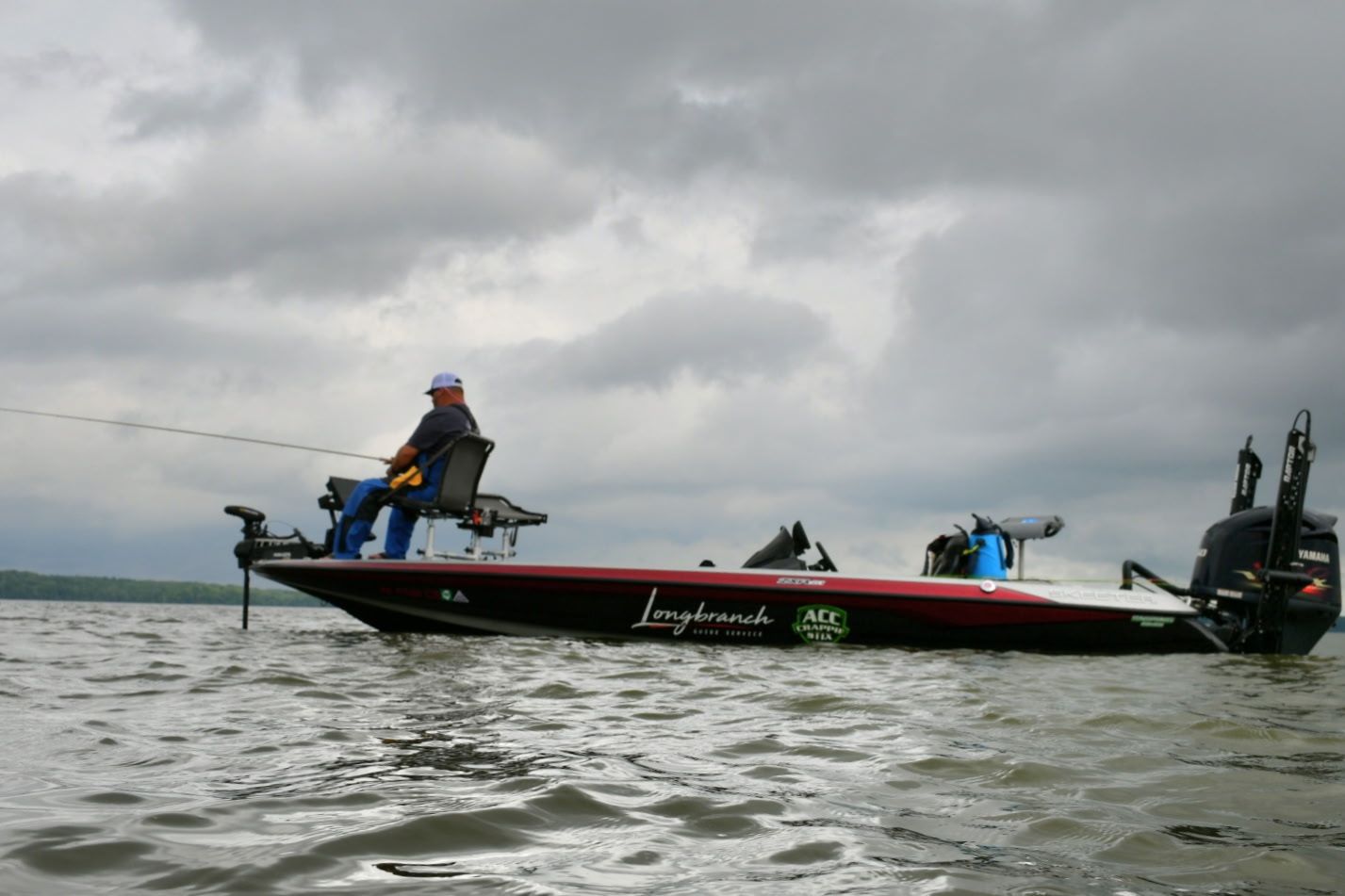 Motorboat (engine-powered)