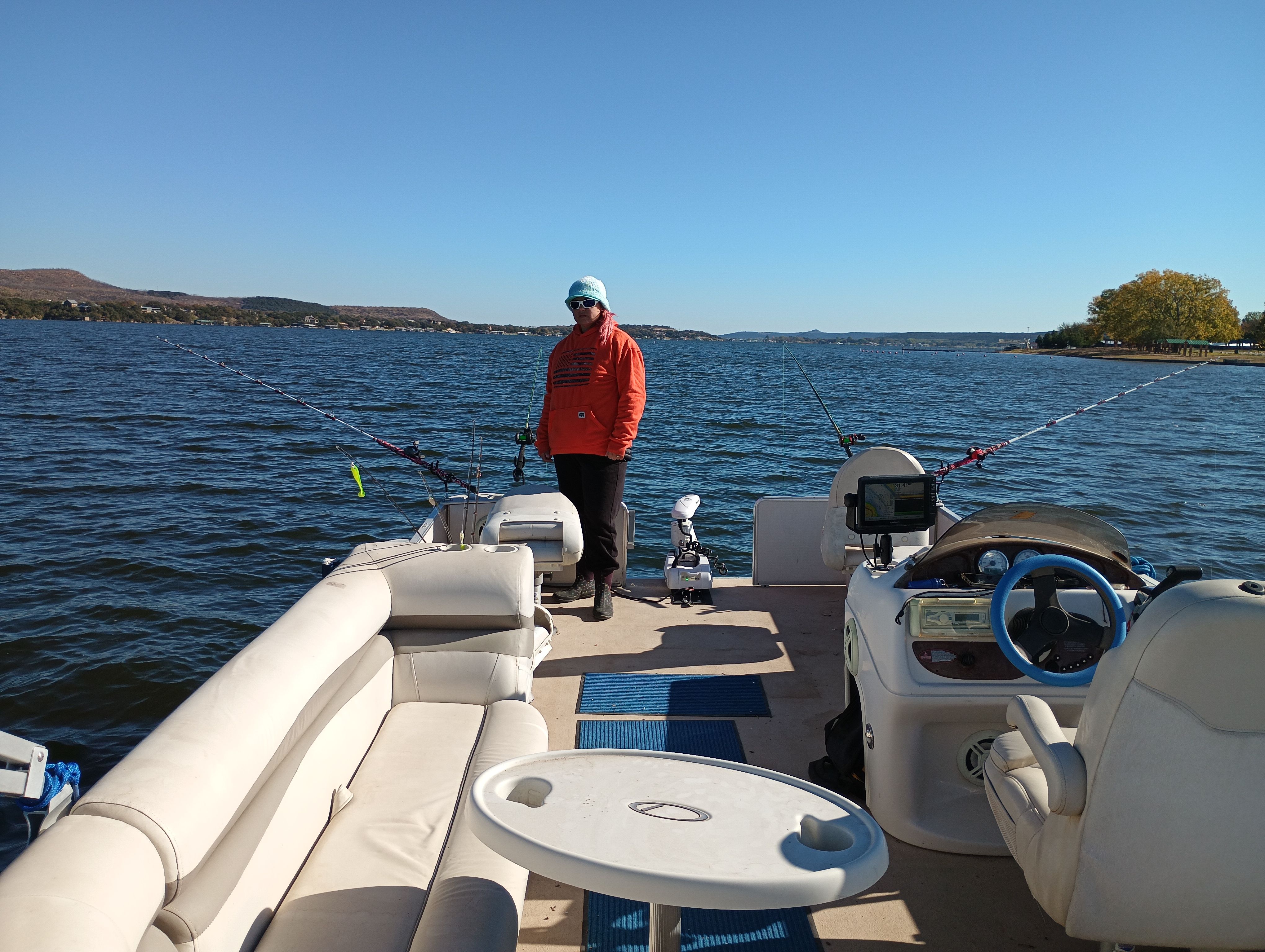 Motorboat (engine-powered)