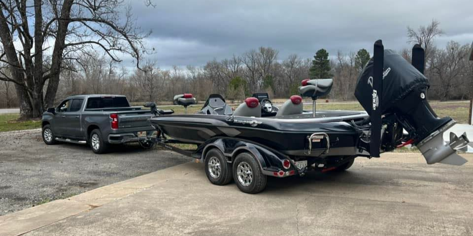 Motorboat (engine-powered)