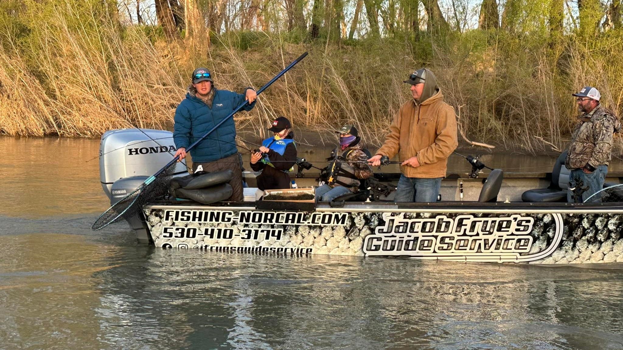 Motorboat (engine-powered)