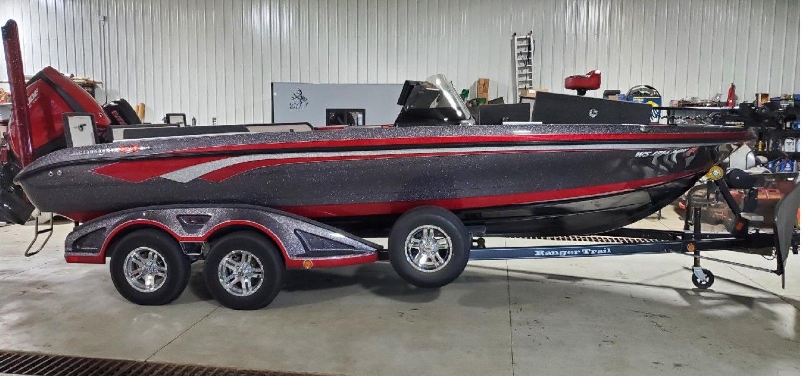 Motorboat (engine-powered)