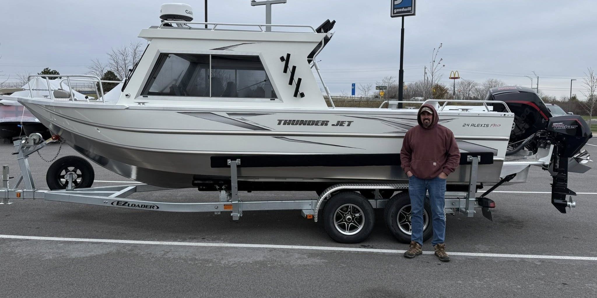 Motorboat (engine-powered)