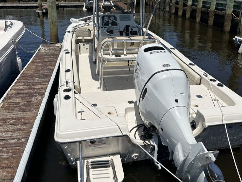 Motorboat (engine-powered)