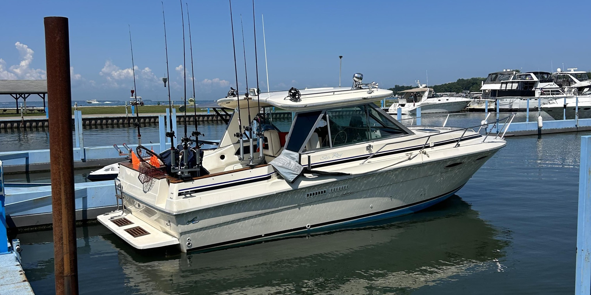 Motorboat (engine-powered)