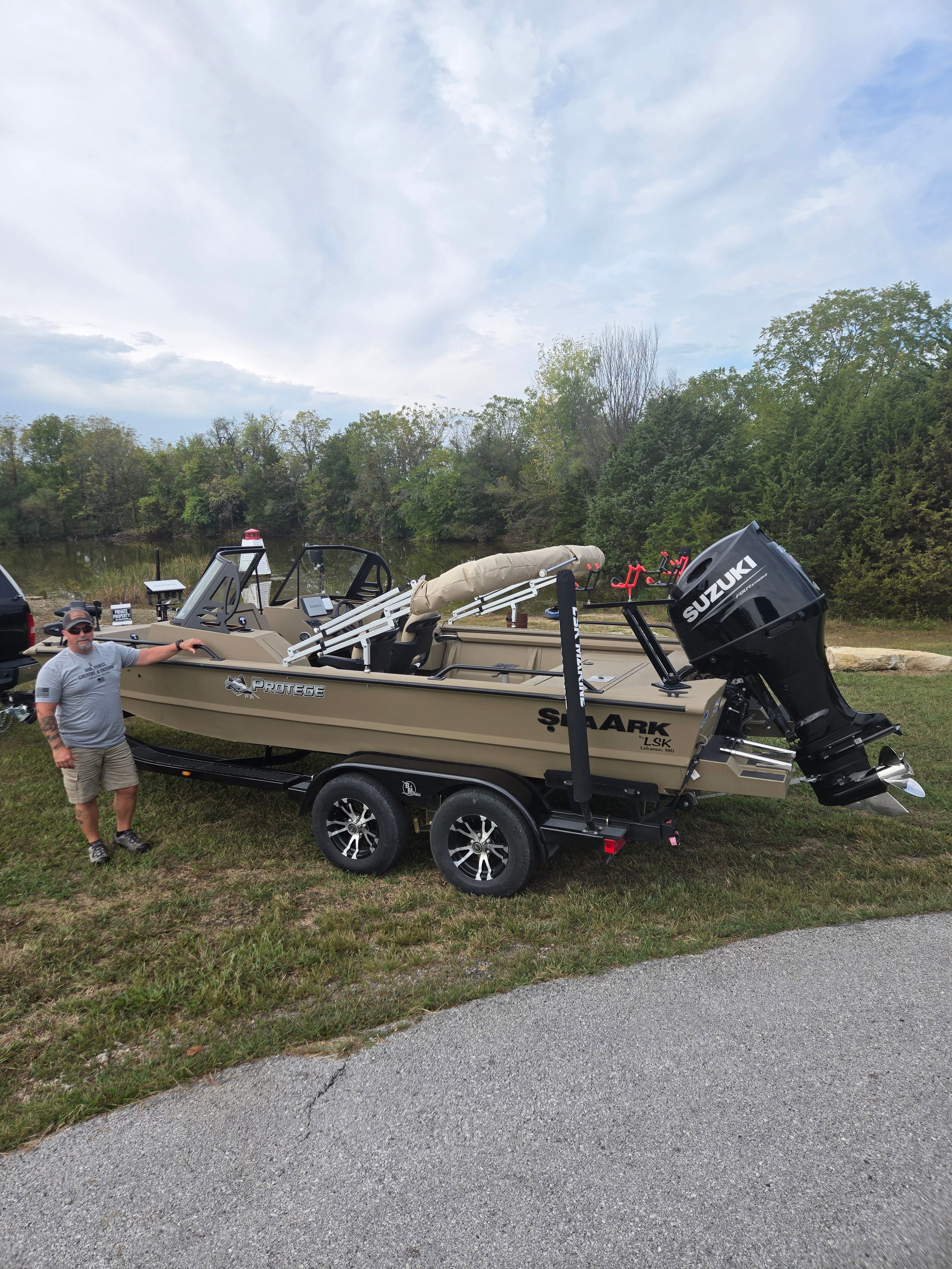 Motorboat (engine-powered)