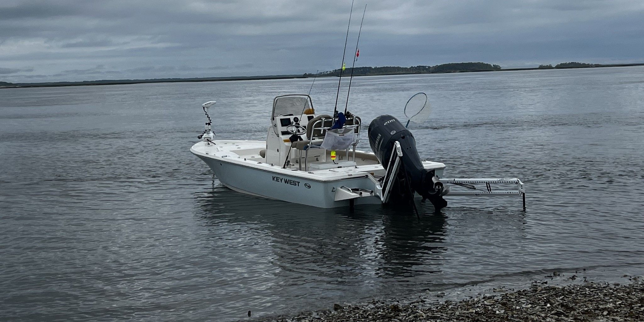 Motorboat (engine-powered)
