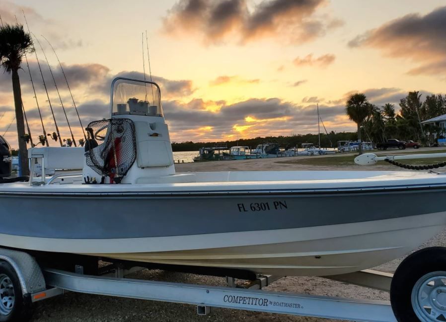 Motorboat (engine-powered)