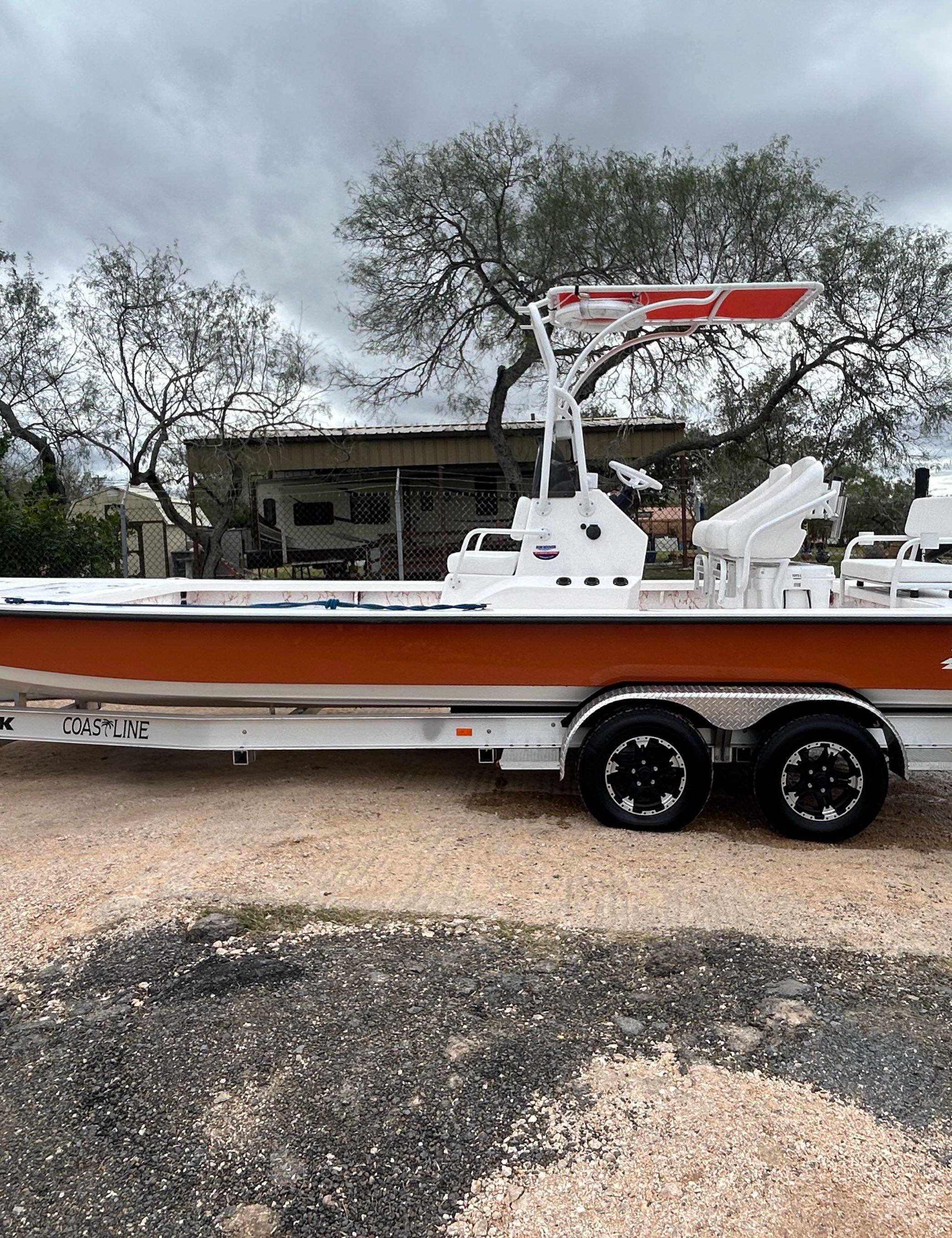 Motorboat (engine-powered)