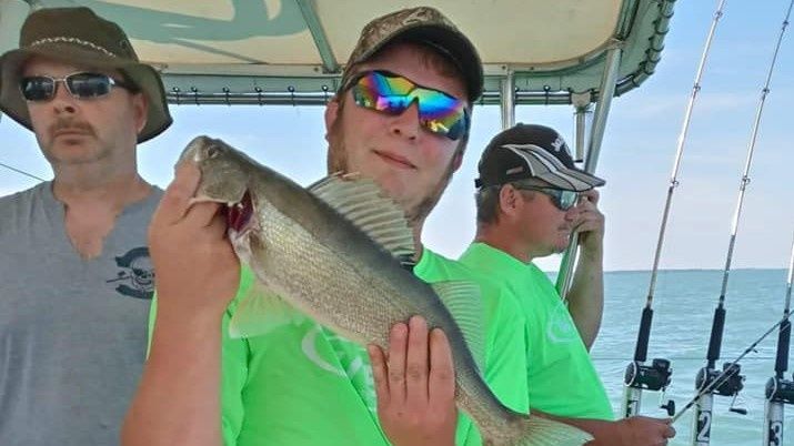 Only Landing The Big Ones Here! Walleye fishing