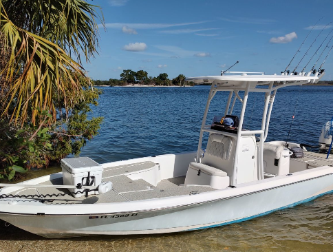 Motorboat (engine-powered)