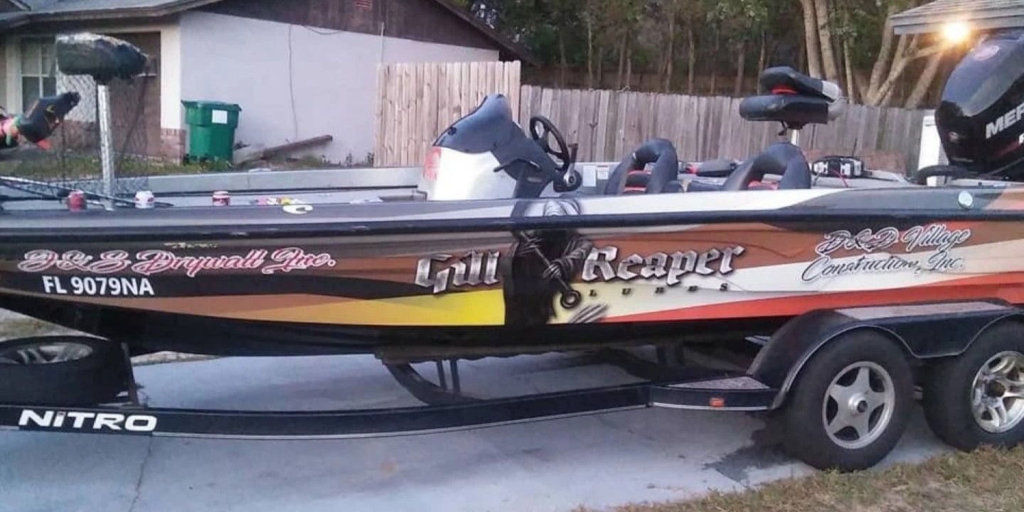 Motorboat (engine-powered)