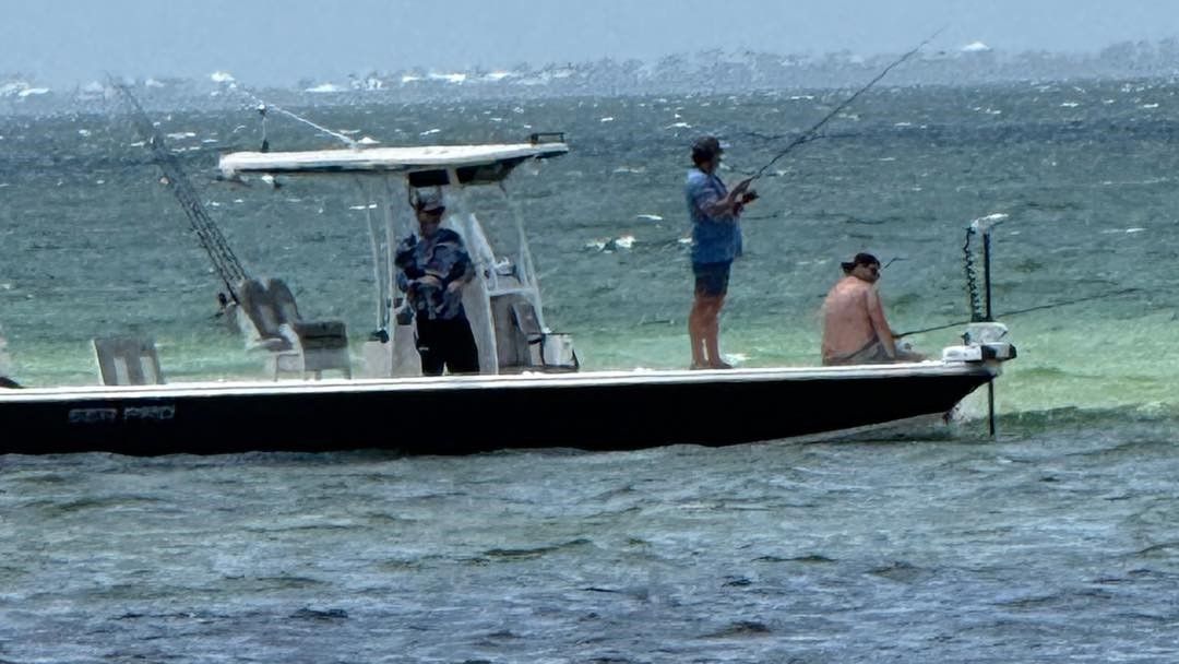 Motorboat (engine-powered)
