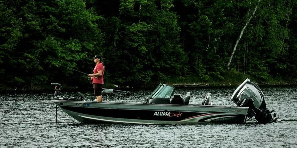 Motorboat (engine-powered)