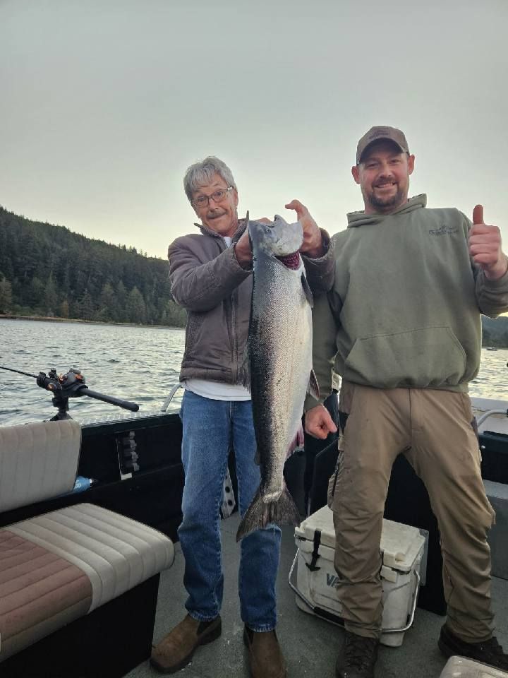 Brockmans Guide Service Fishing Charter Oregon | Private 8 Hour Salmon Charter Trip fishing River