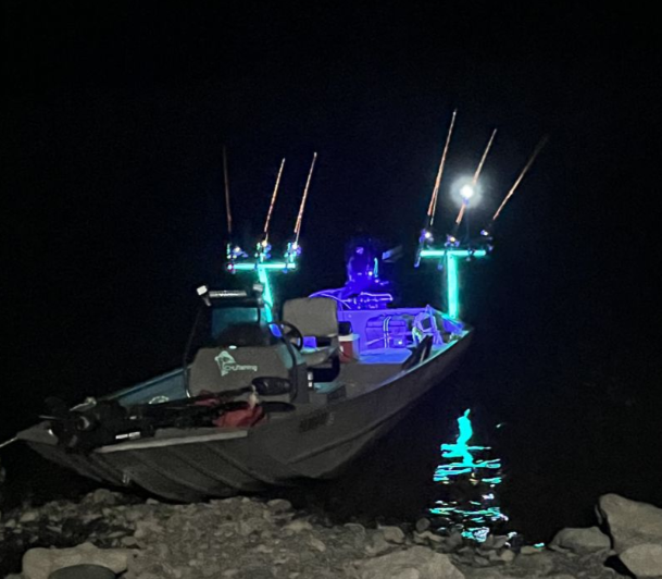 Motorboat (engine-powered)