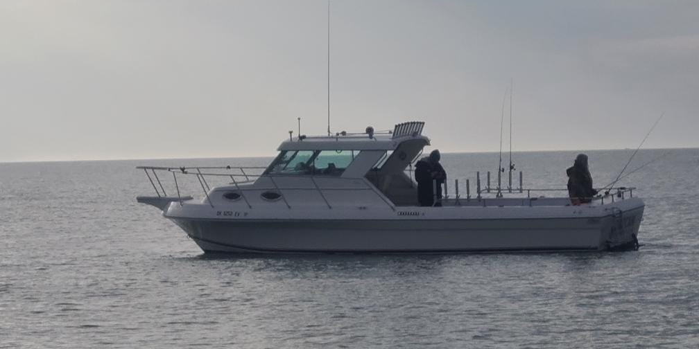 Motorboat (engine-powered)