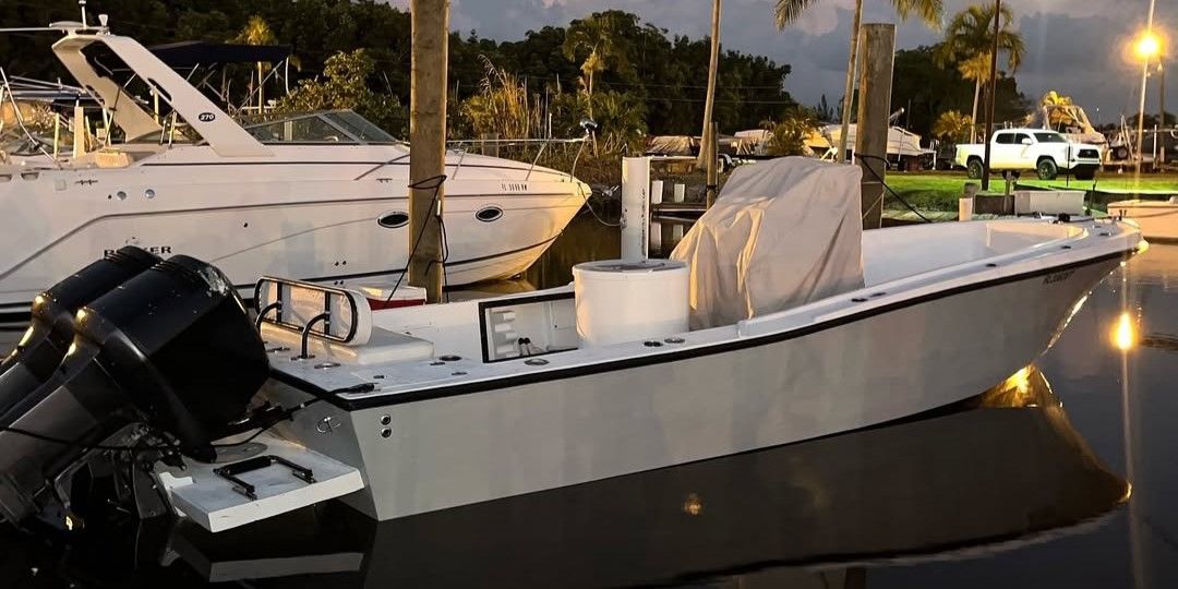 Motorboat (engine-powered)