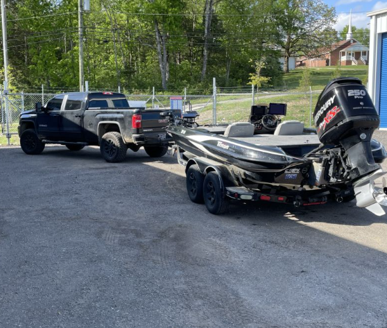 Motorboat (engine-powered)